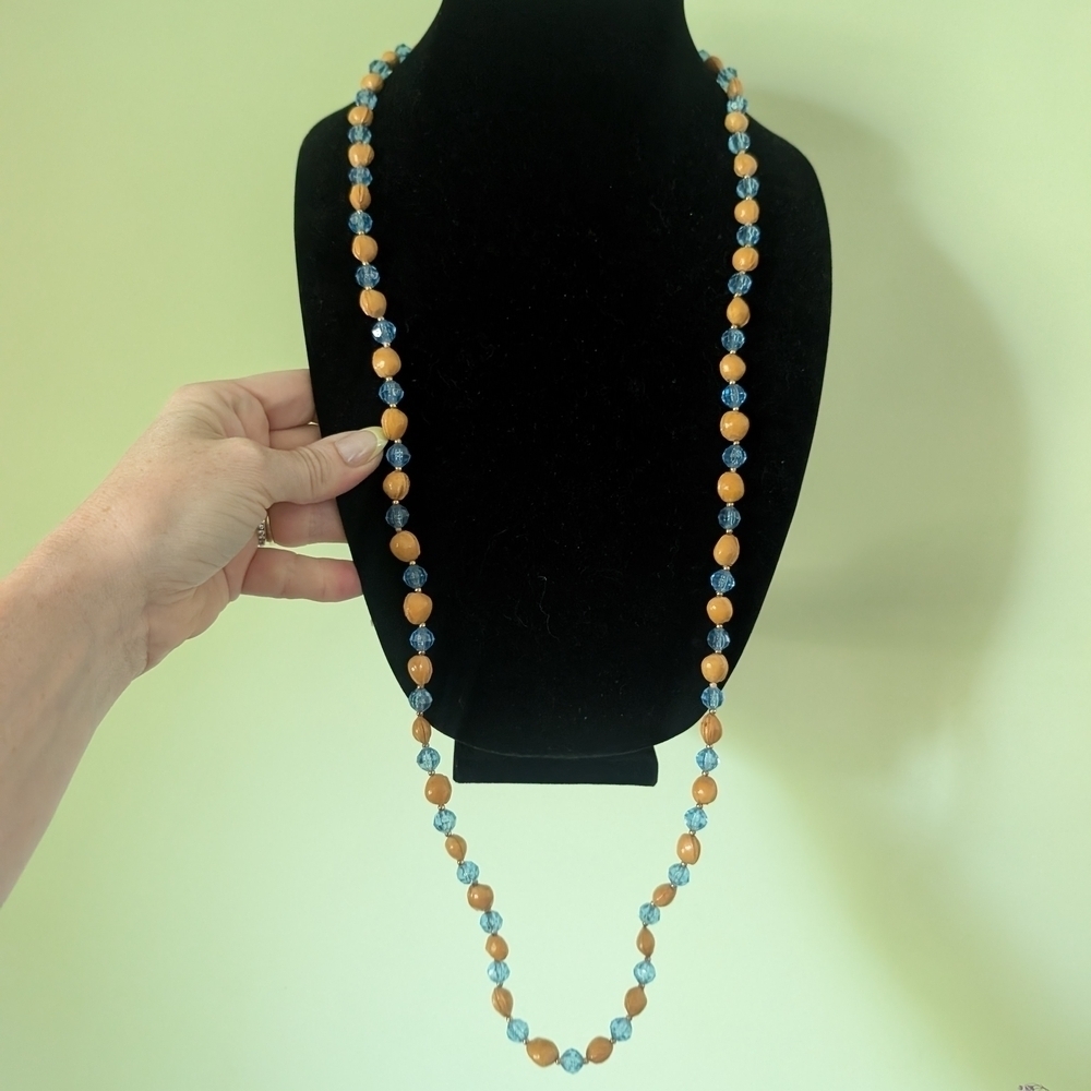 Elegant Blue and Seed Beaded Necklace